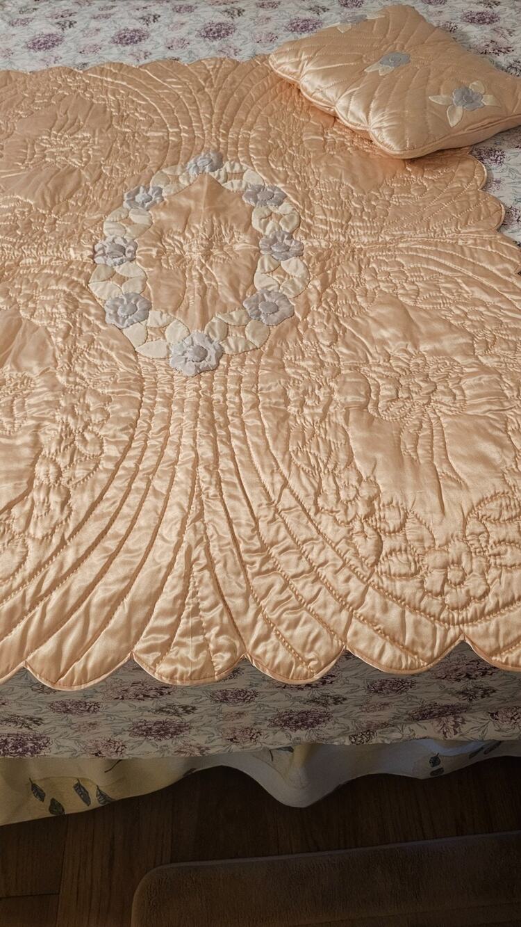 Vintage Baby Crib Quilt - Pink with appliques and matching pillow 44 x 33 inches